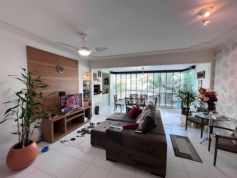cód 81 - Apartamento de 3 dormitórios á 90m do mar.