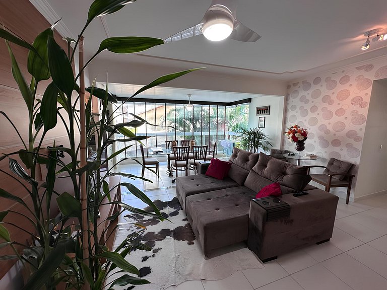 cód 81 - Apartamento de 3 dormitórios á 90m do mar.