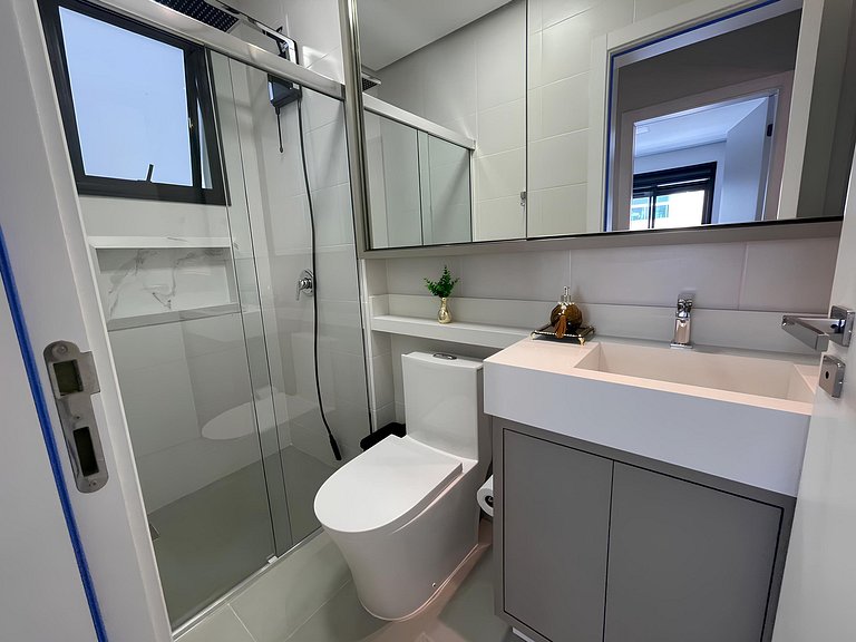 cód 84 - Apartamento á 280 m do mar com piscina