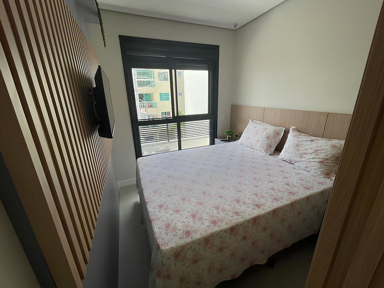 cód 84 - Apartamento á 280 m do mar com piscina