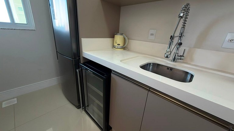 Cód 14- belo apartamento a penas 100 metros do mar