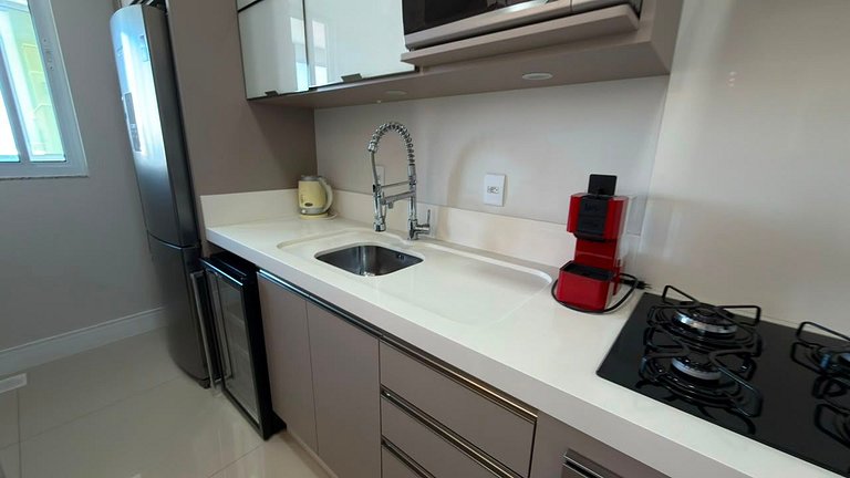 Cód 14- belo apartamento a penas 100 metros do mar