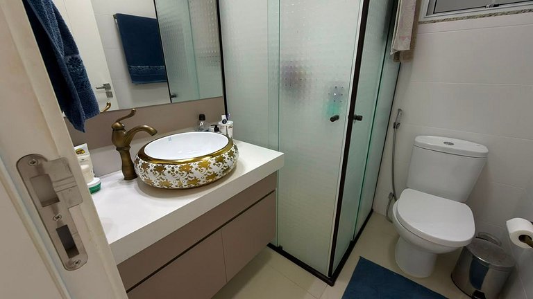 Cód 14- belo apartamento a penas 100 metros do mar