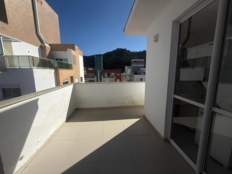 cód 89 - Cobertura a poucos passos da praia