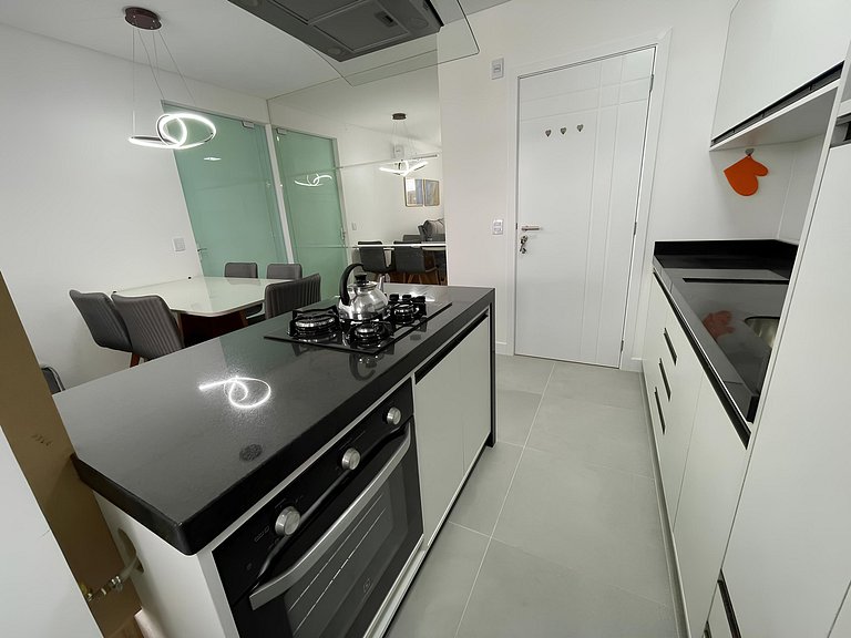 Cód 98 - Belissímo apartamento á 280m do mar