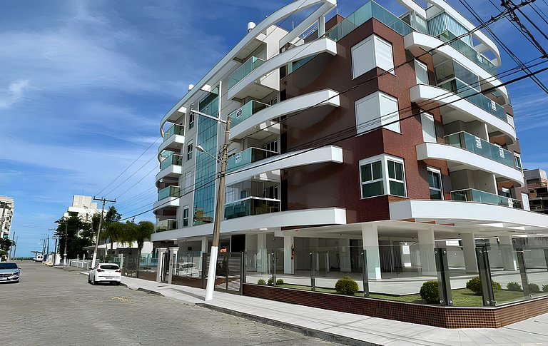 cód 99 - Excelente apartamento 100 metros da praia