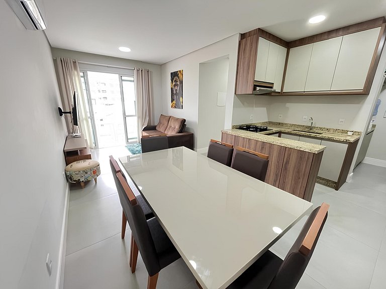 cód 99 - Excelente apartamento 100 metros da praia
