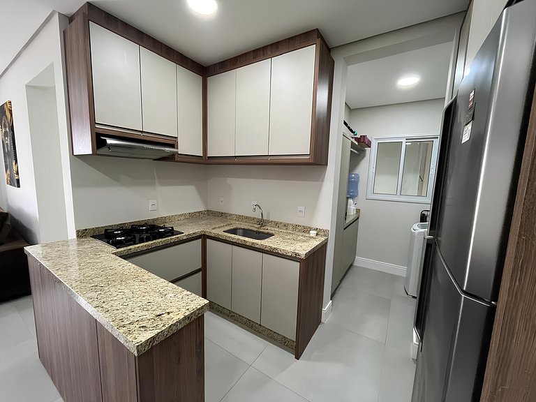 cód 99 - Excelente apartamento 100 metros da praia