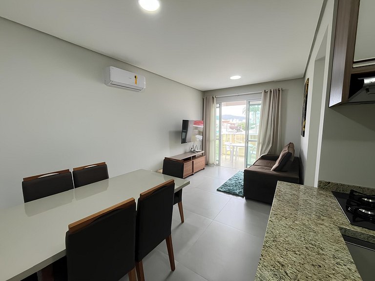 cód 99 - Excelente apartamento 100 metros da praia