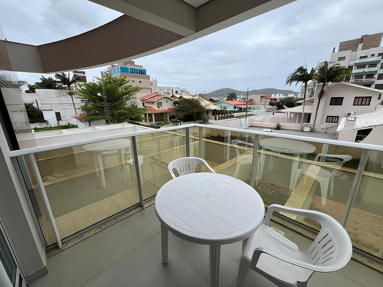 cód 99 - Excelente apartamento 100 metros da praia