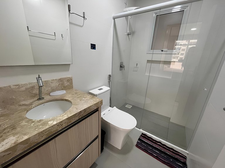 cód 99 - Excelente apartamento 100 metros da praia