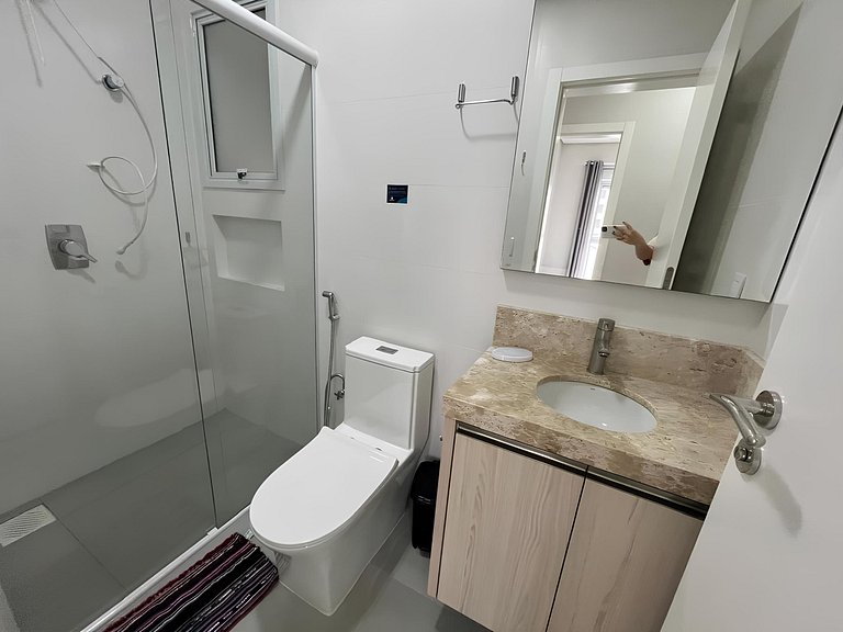 cód 99 - Excelente apartamento 100 metros da praia