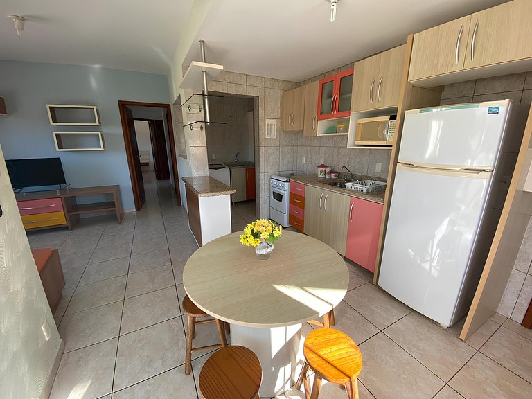 cód 101 - Apartamento á apenas 100m do mar!