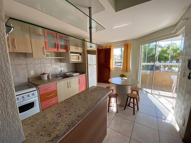 cód 101 - Apartamento á apenas 100m do mar!