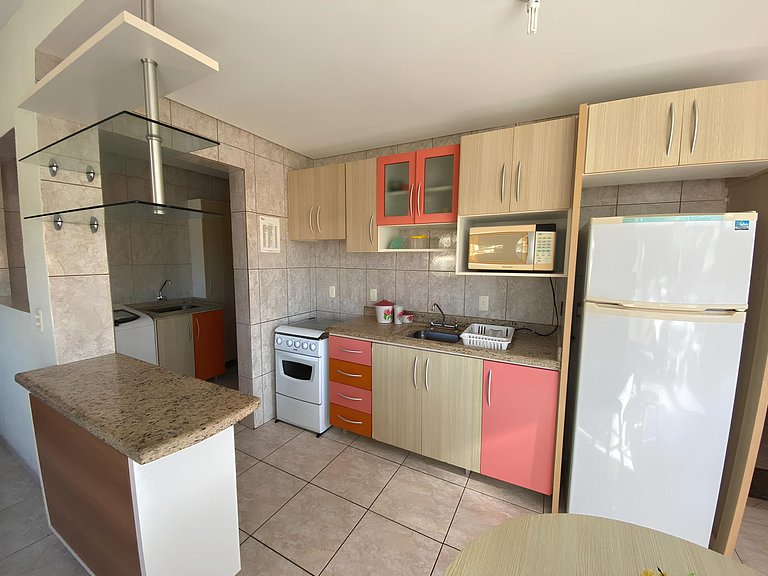 cód 101 - Apartamento á apenas 100m do mar!