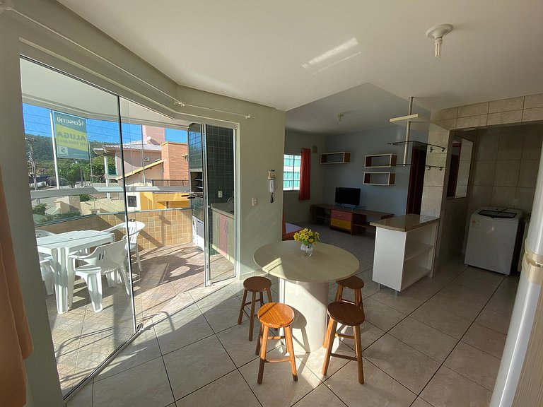 cód 101 - Apartamento á apenas 100m do mar!