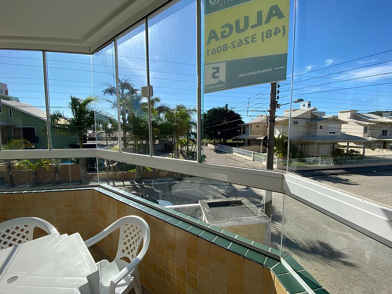 cód 101 - Apartamento á apenas 100m do mar!