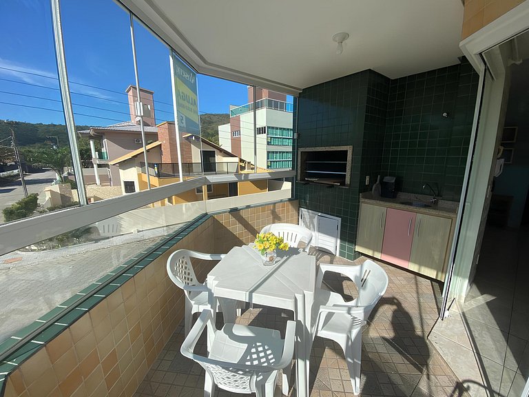 cód 101 - Apartamento á apenas 100m do mar!
