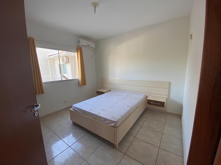 cód 101 - Apartamento á apenas 100m do mar!