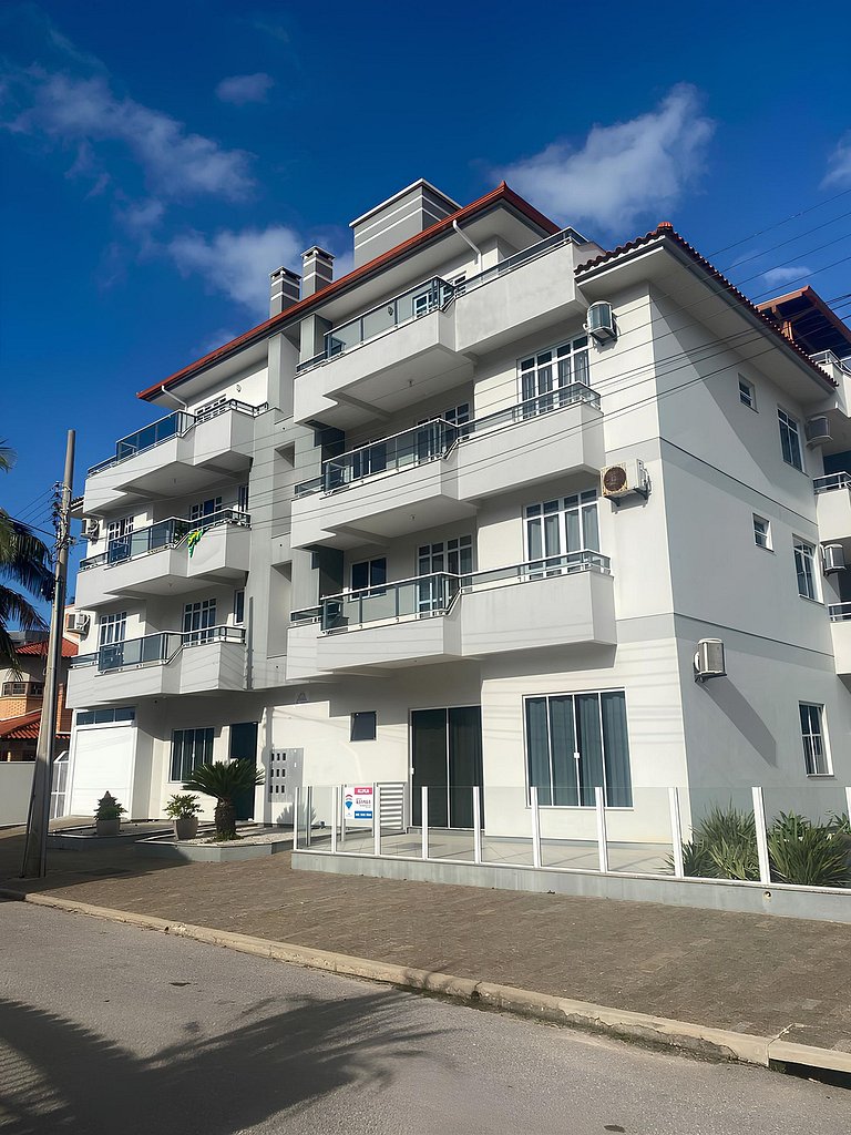 Cód 103 - Apto térreo a 50m do mar na Zona Sul