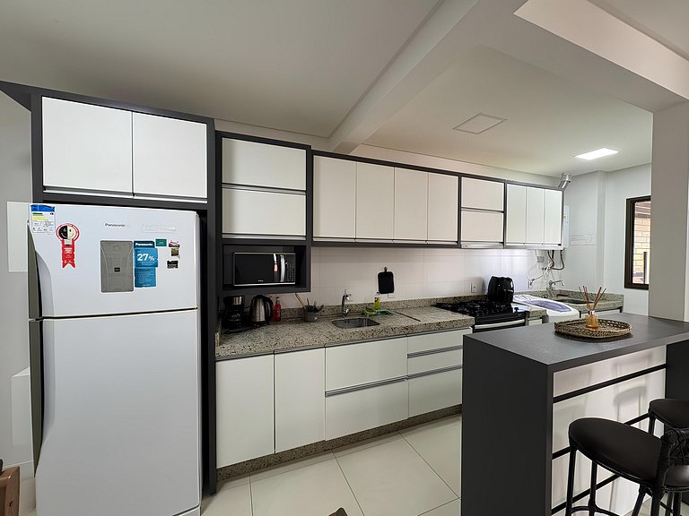 Cód 108 - Apartamento exuberante à 280 m do mar