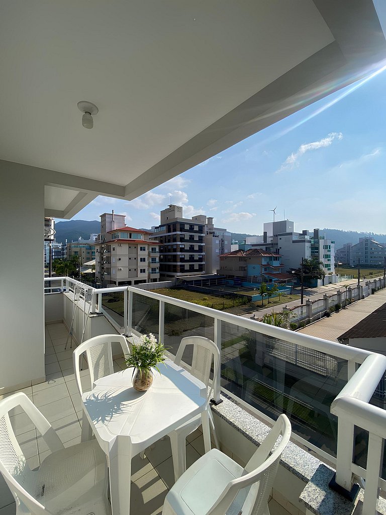 Cód 118- Apartamento á 50m do mar