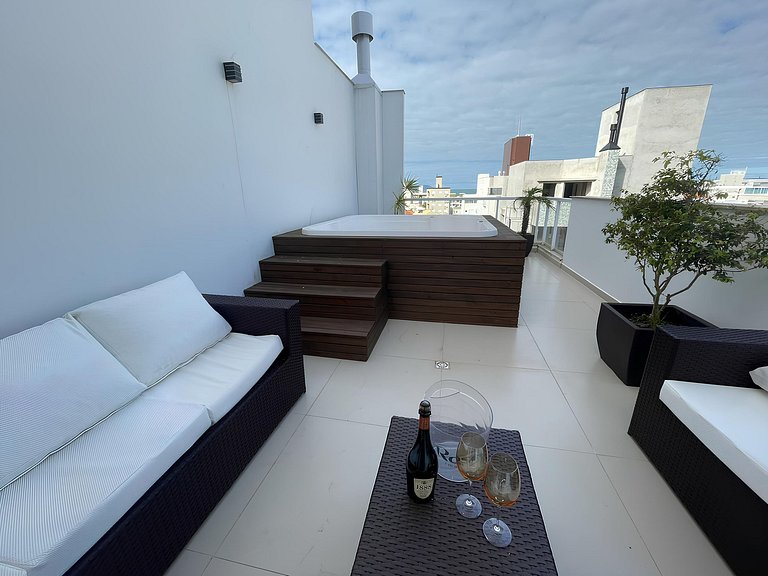 cód 122 - cobertura com jacuzzi próxima do mar!