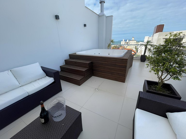 cód 122 - cobertura com jacuzzi próxima do mar!