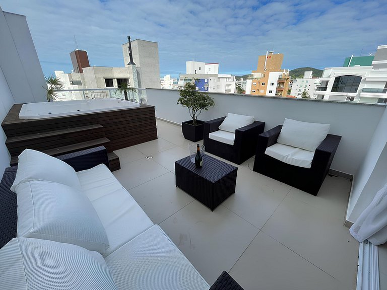 cód 122 - cobertura com jacuzzi próxima do mar!