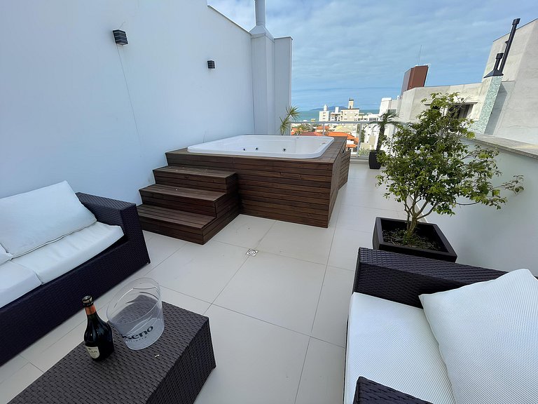 cód 122 - cobertura com jacuzzi próxima do mar!