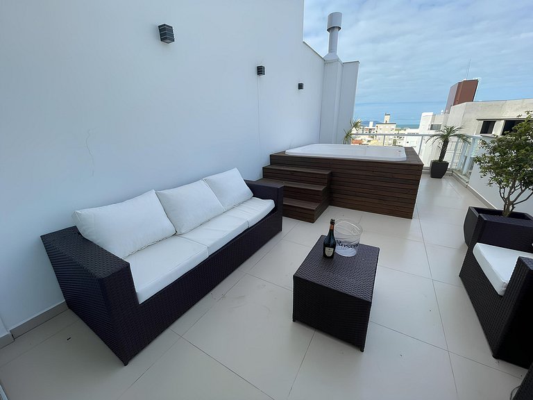 cód 122 - cobertura com jacuzzi próxima do mar!