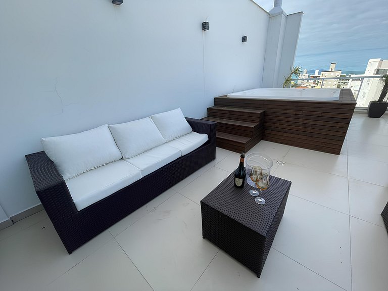cód 122 - cobertura com jacuzzi próxima do mar!