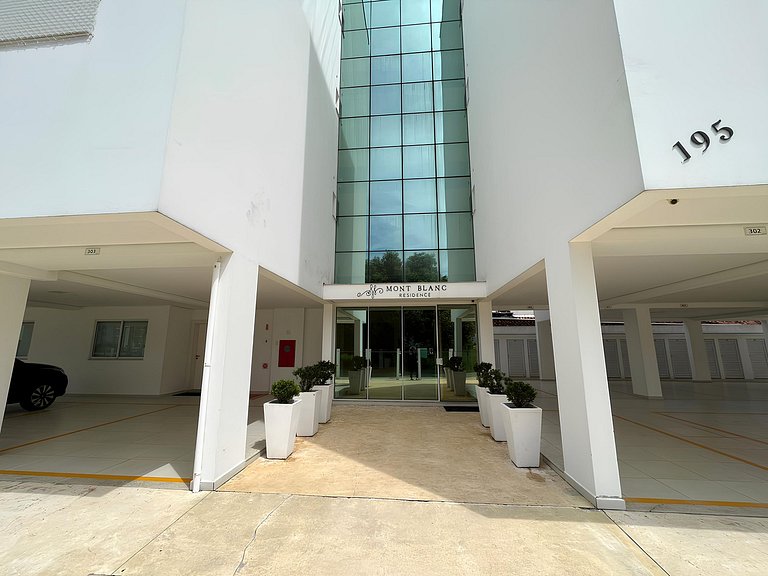 cód 125 - Apartamento amplo, a 80 metros do mar