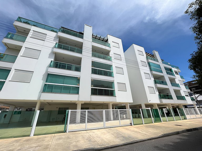 cód 125 - Apartamento amplo, a 80 metros do mar