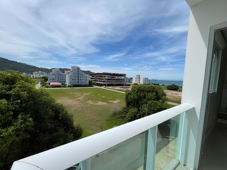 cód 125 - Apartamento amplo, a 80 metros do mar