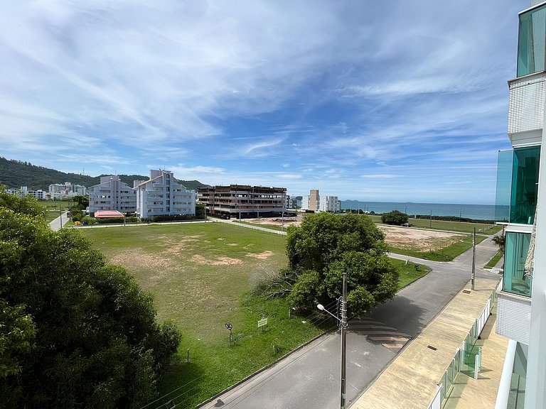 cód 125 - Apartamento amplo, a 80 metros do mar