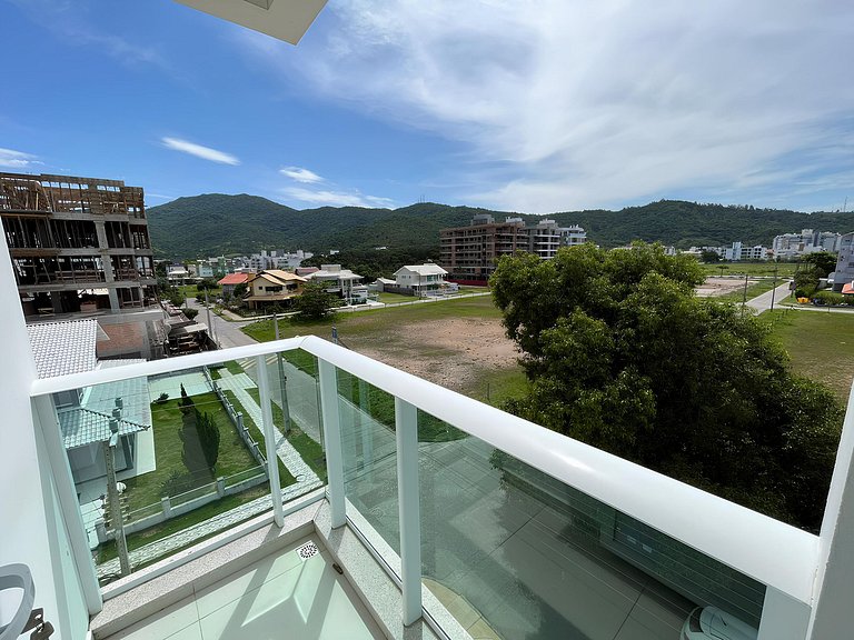 cód 125 - Apartamento amplo, a 80 metros do mar