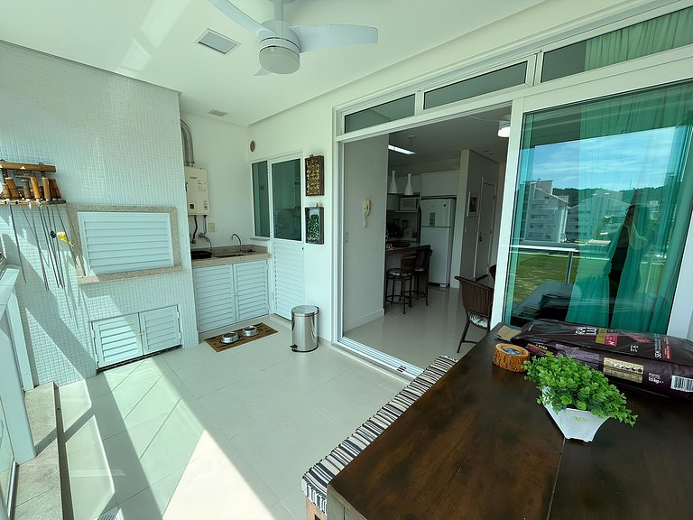 cód 125 - Apartamento amplo, a 80 metros do mar