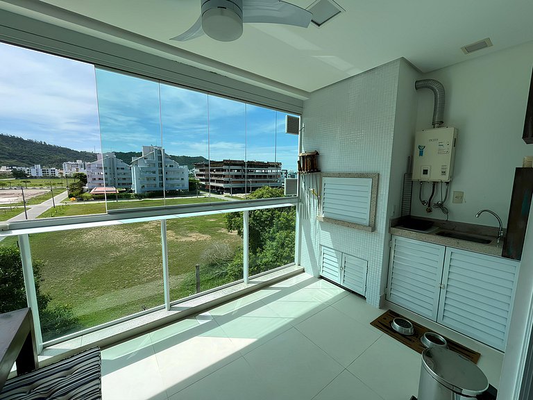 cód 125 - Apartamento amplo, a 80 metros do mar