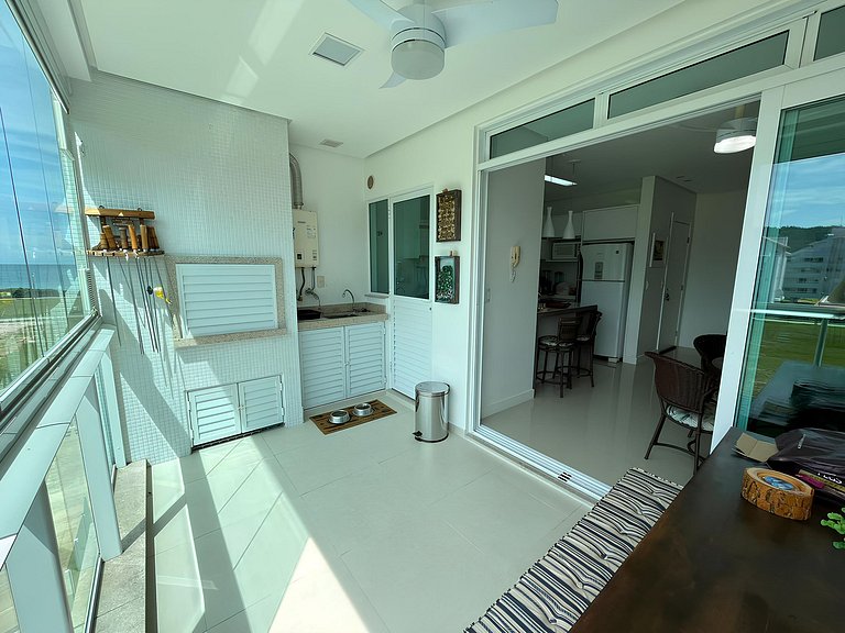 cód 125 - Apartamento amplo, a 80 metros do mar
