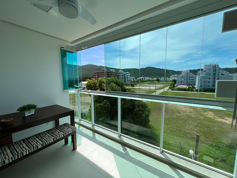 cód 125 - Apartamento amplo, a 80 metros do mar
