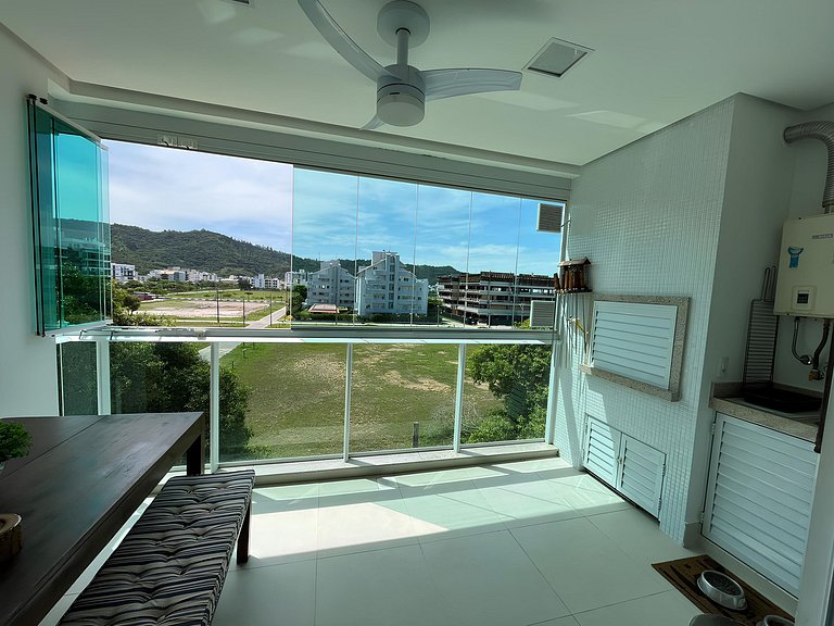 cód 125 - Apartamento amplo, a 80 metros do mar