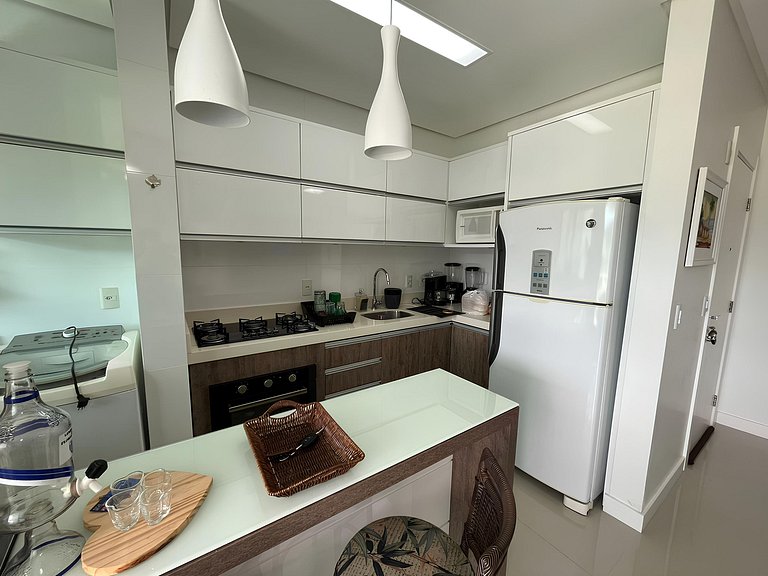 cód 125 - Apartamento amplo, a 80 metros do mar