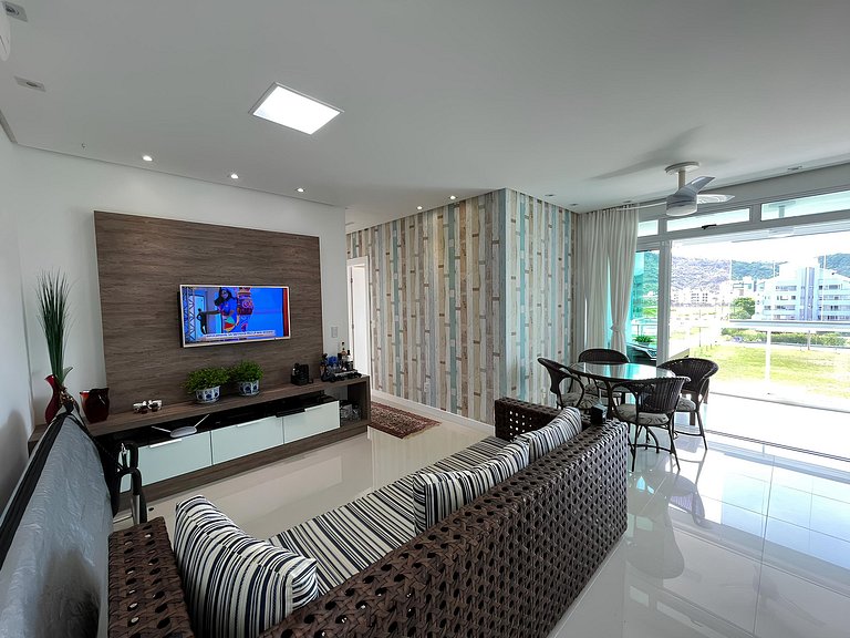 cód 125 - Apartamento amplo, a 80 metros do mar
