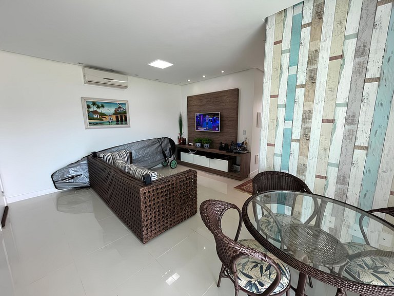 cód 125 - Apartamento amplo, a 80 metros do mar