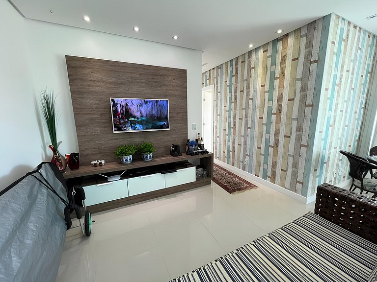 cód 125 - Apartamento amplo, a 80 metros do mar