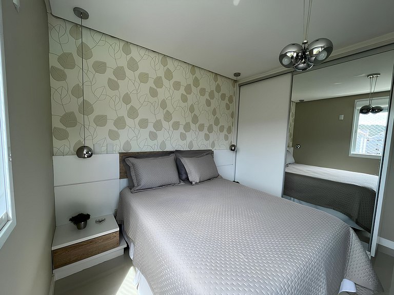 cód 125 - Apartamento amplo, a 80 metros do mar