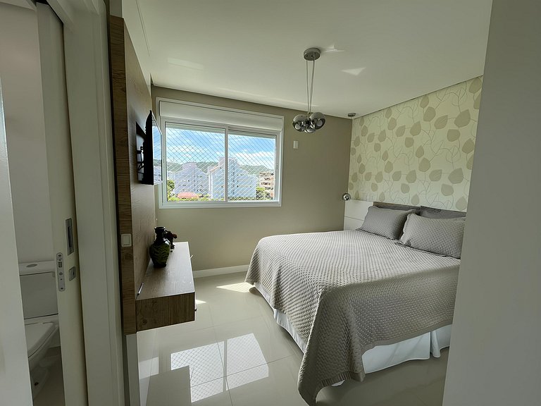 cód 125 - Apartamento amplo, a 80 metros do mar