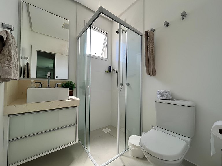 cód 125 - Apartamento amplo, a 80 metros do mar