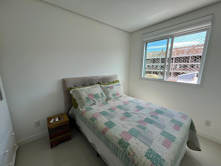 cód 125 - Apartamento amplo, a 80 metros do mar